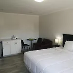 Almo Court Motel