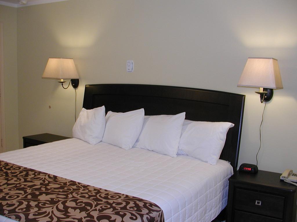 Almo Court Motel