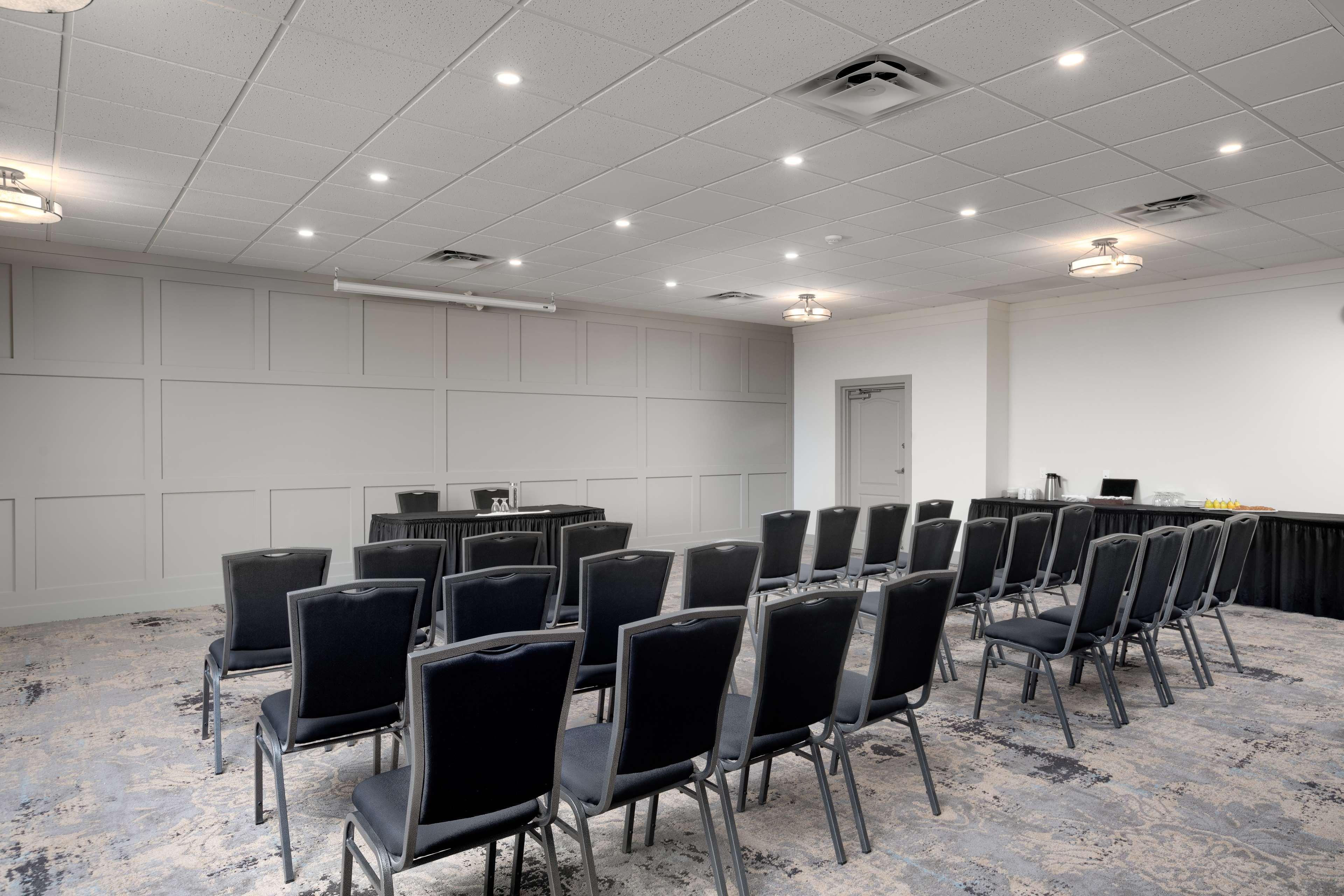 Hotel Prestige Rocky Mountain Cranbrook, Worldhotels Crafted 4*