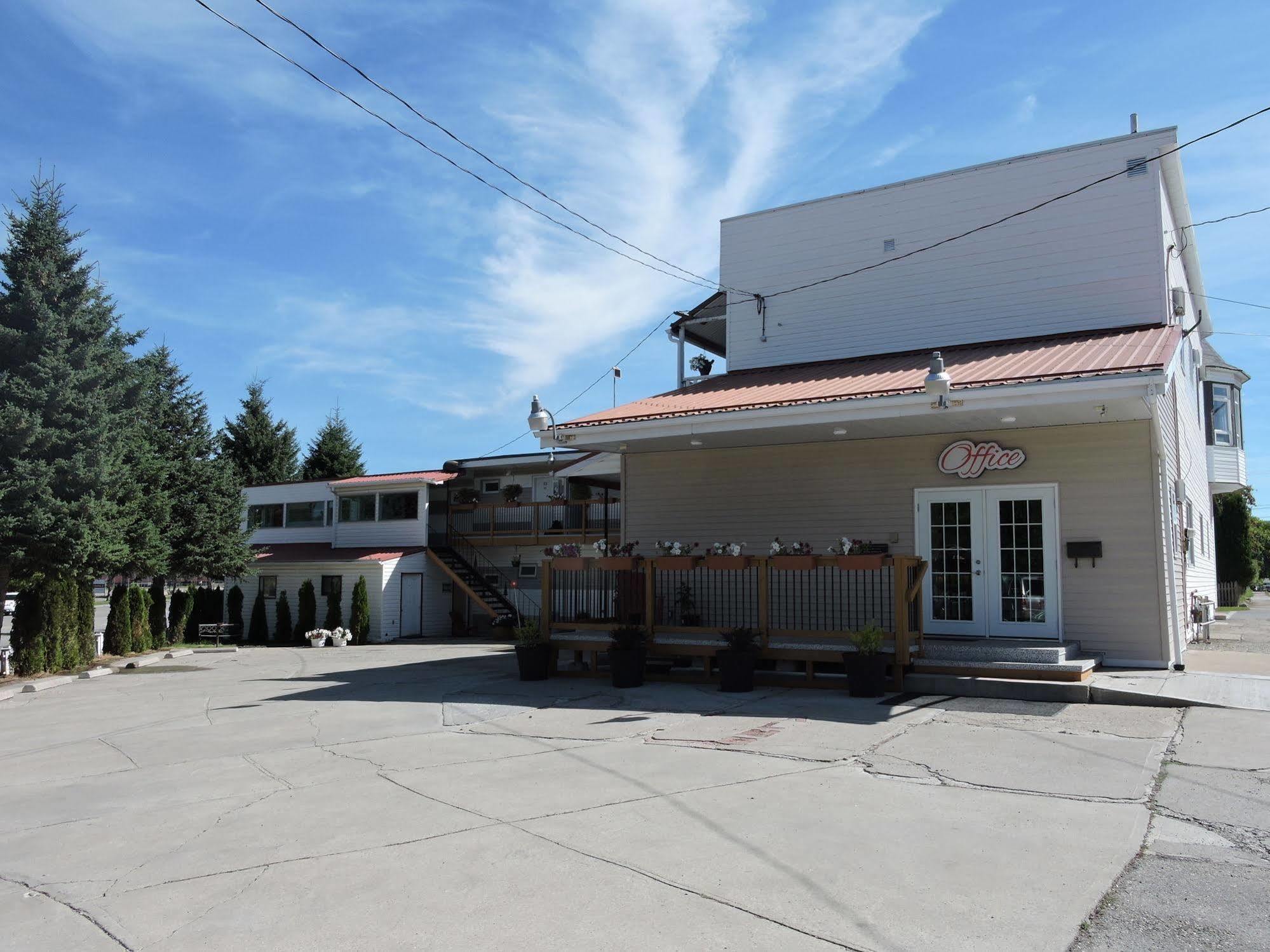 Almo Court Motel 3*