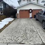 Entire Basement Guest Suite In Cranbrook