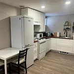 Entire Basement Guest Suite In Cranbrook