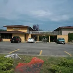 Hospitality Courtyard Inn