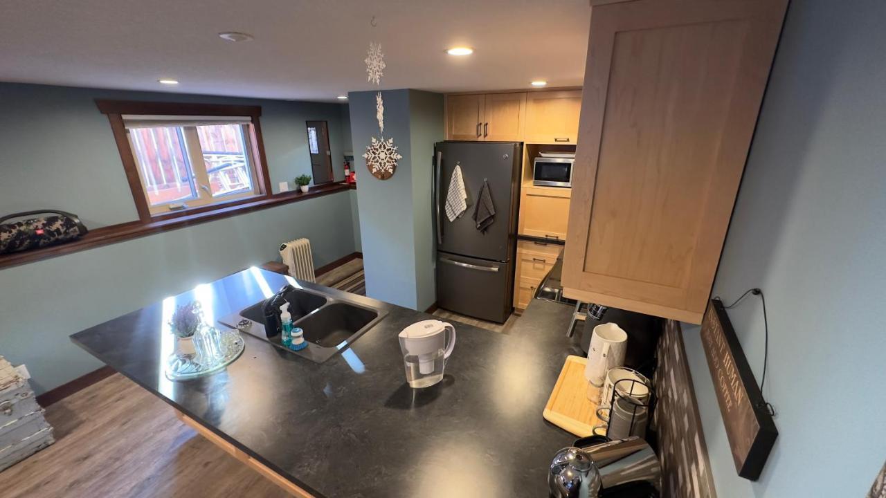 Beautiful In Cranbrook! Apartment *