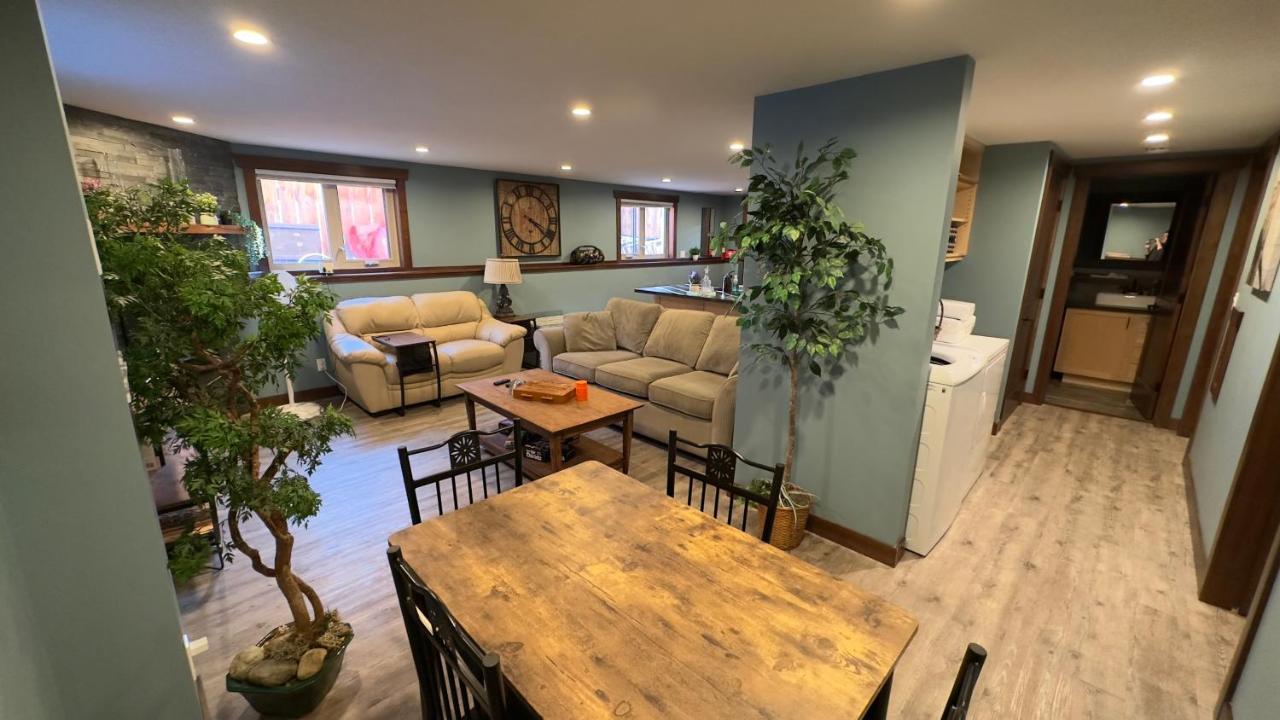 Beautiful In Cranbrook! Apartment *