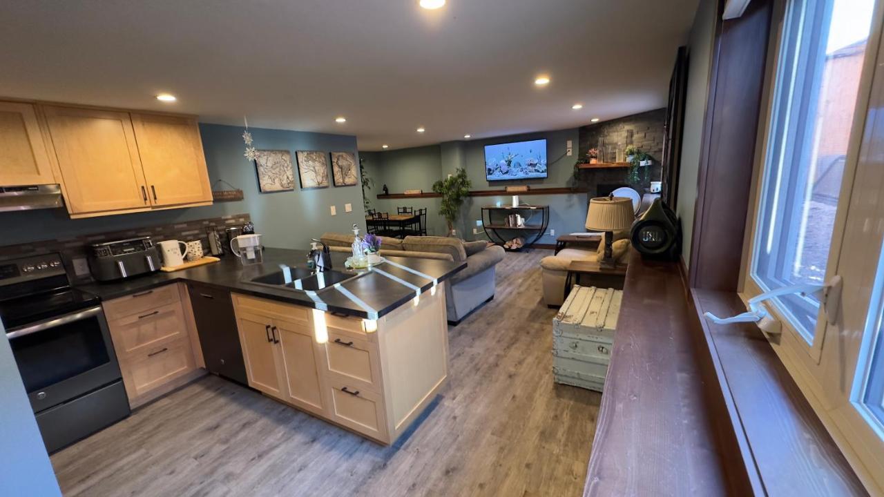 Beautiful In Cranbrook! Apartment