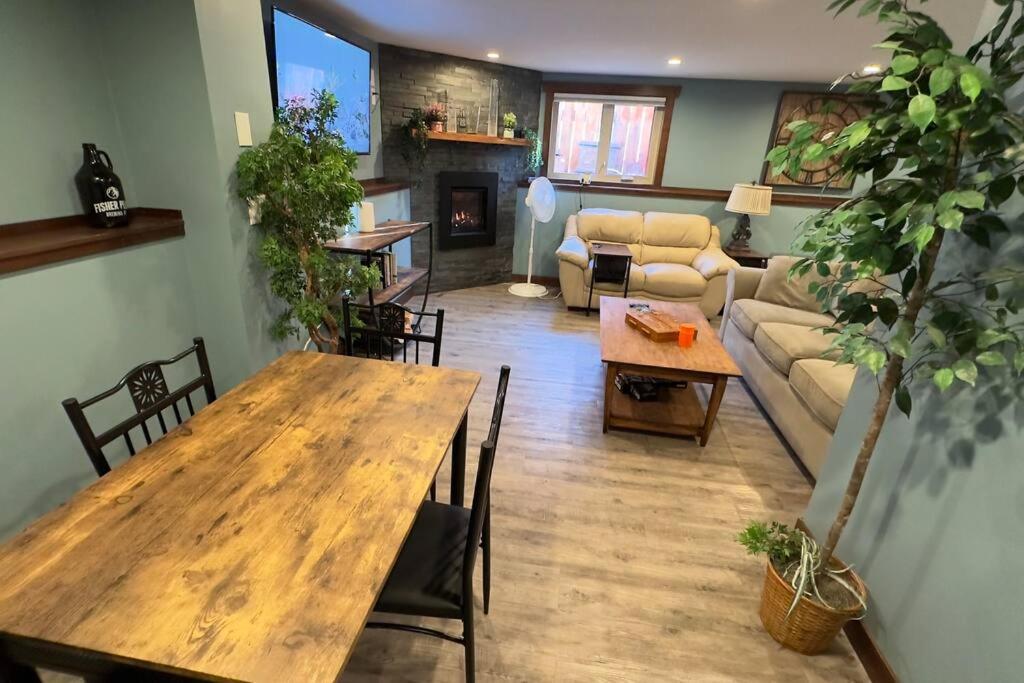 Beautiful In Cranbrook! Apartment *