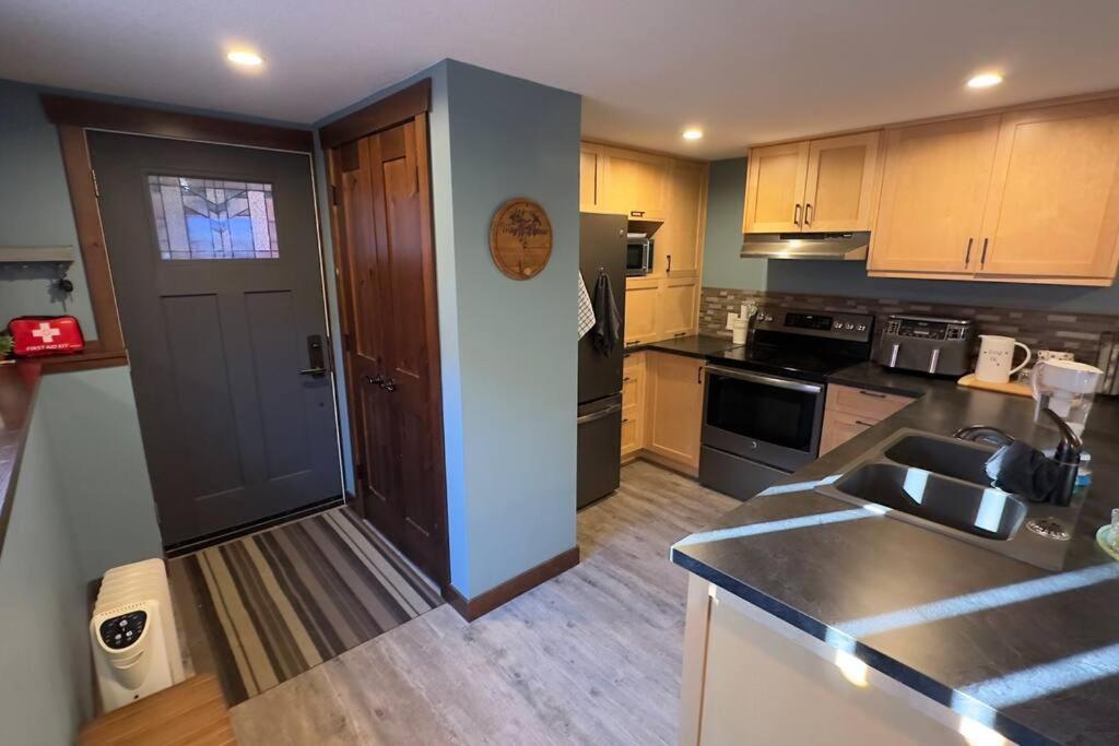 Apartment Beautiful In Cranbrook!
