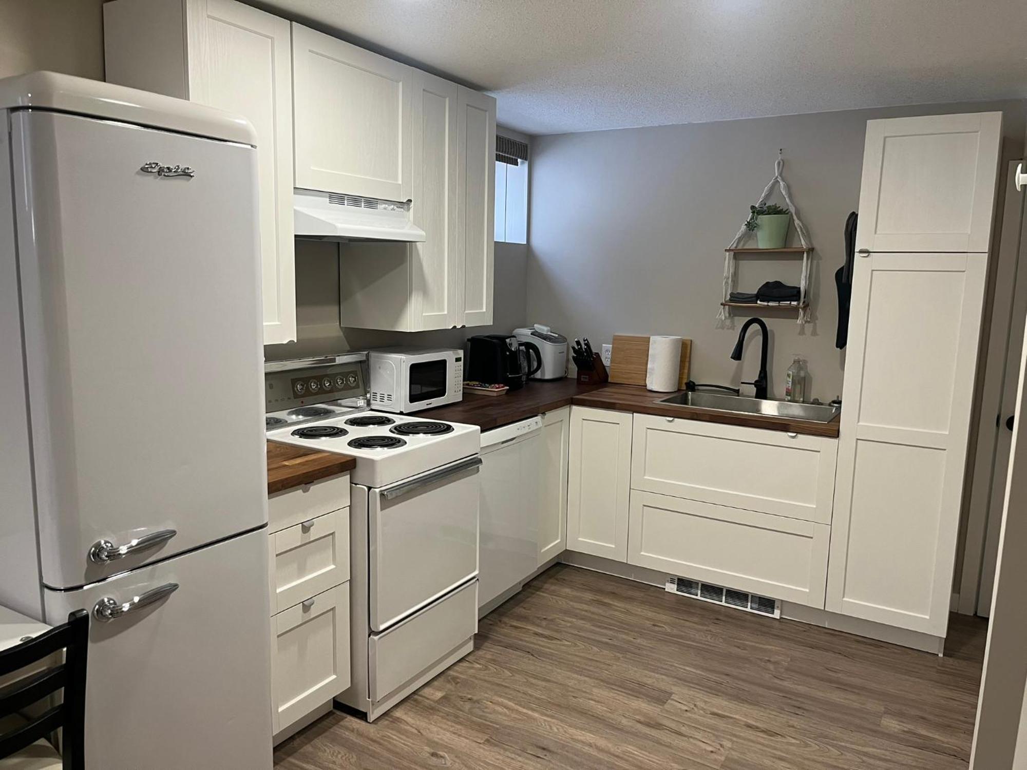 Apartment Entire Basement Guest In *