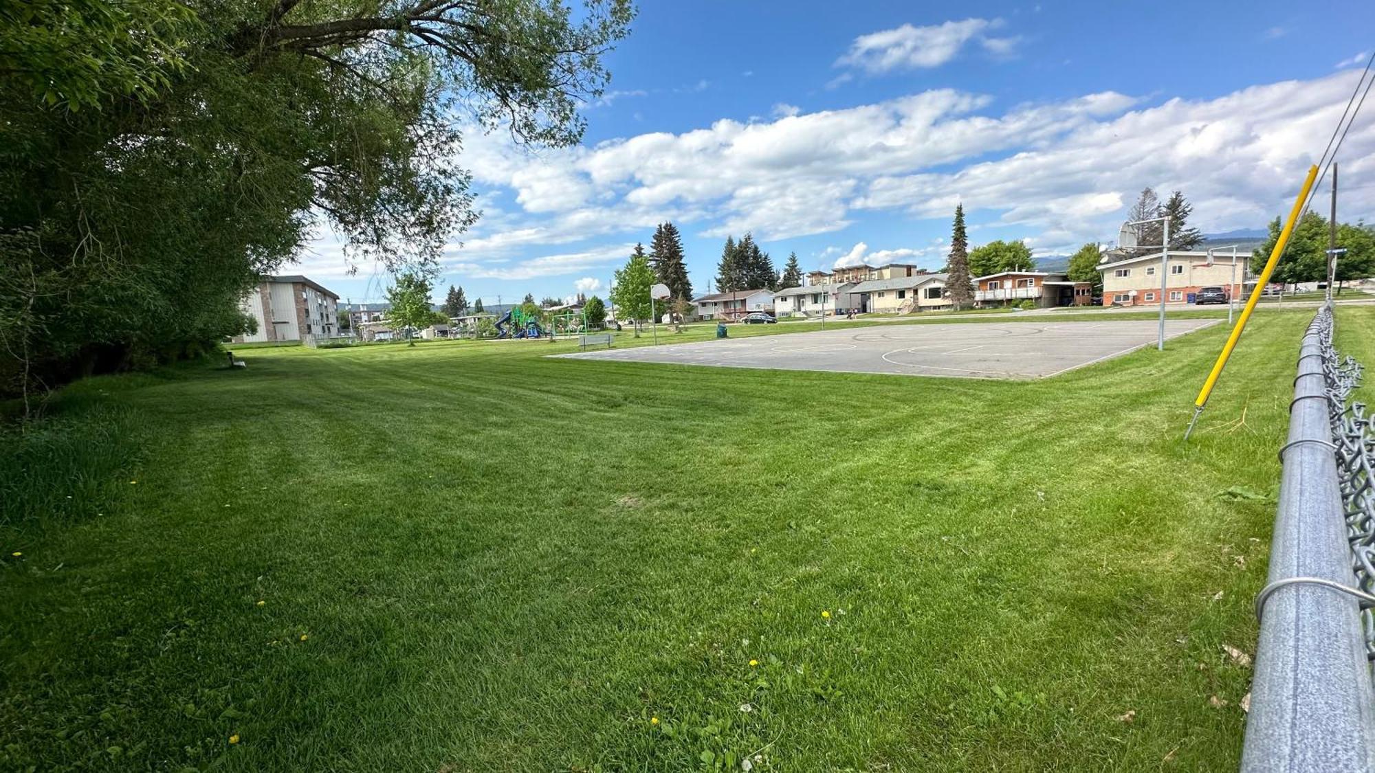 Beautiful In Cranbrook! Apartment