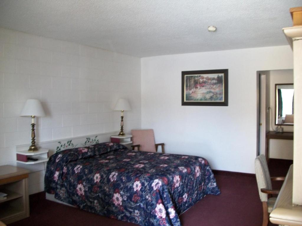 Hospitality Courtyard Motel