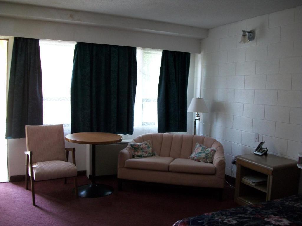 Hospitality Courtyard Cranbrook