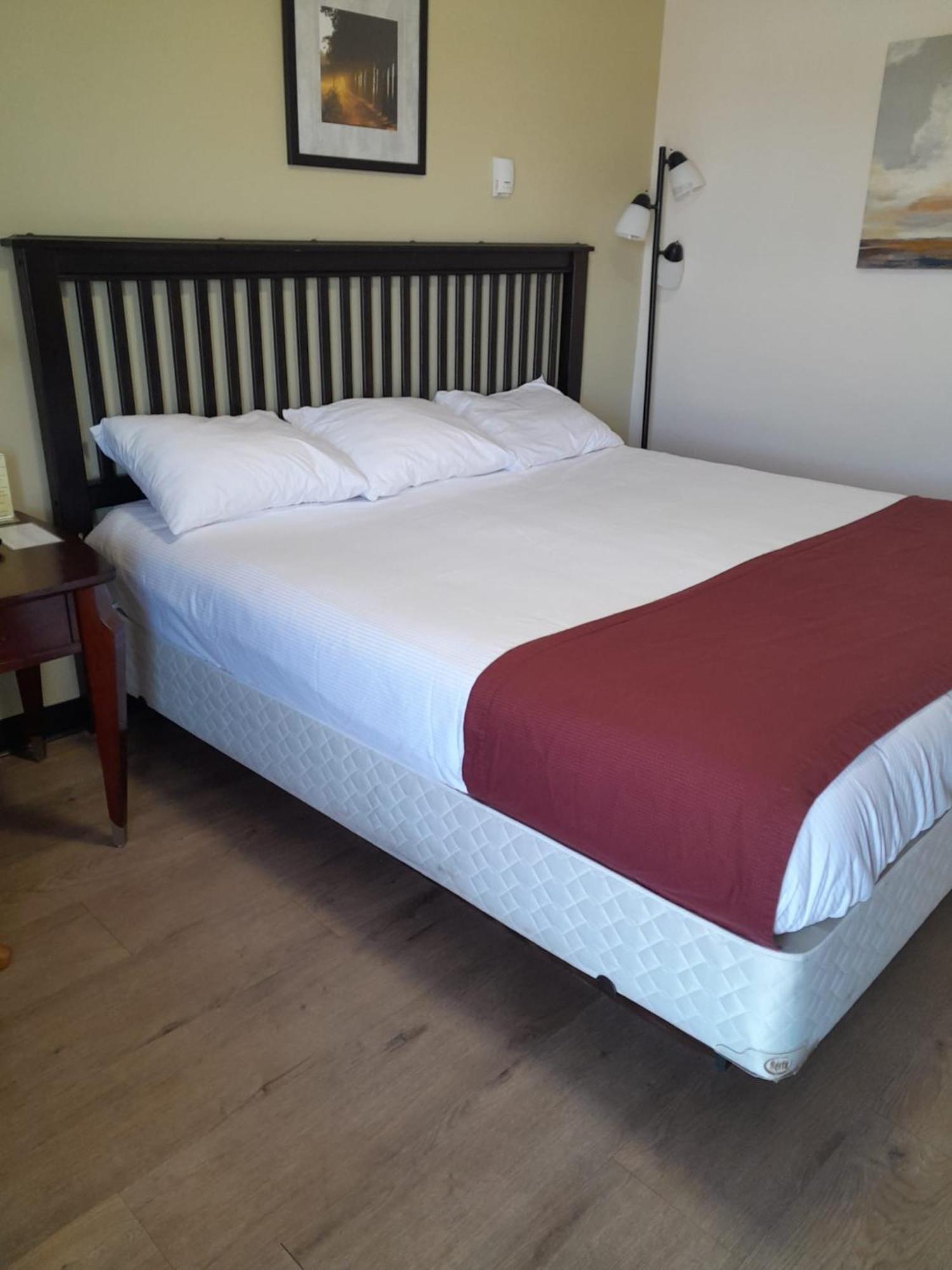 Travellers Motel 2*
