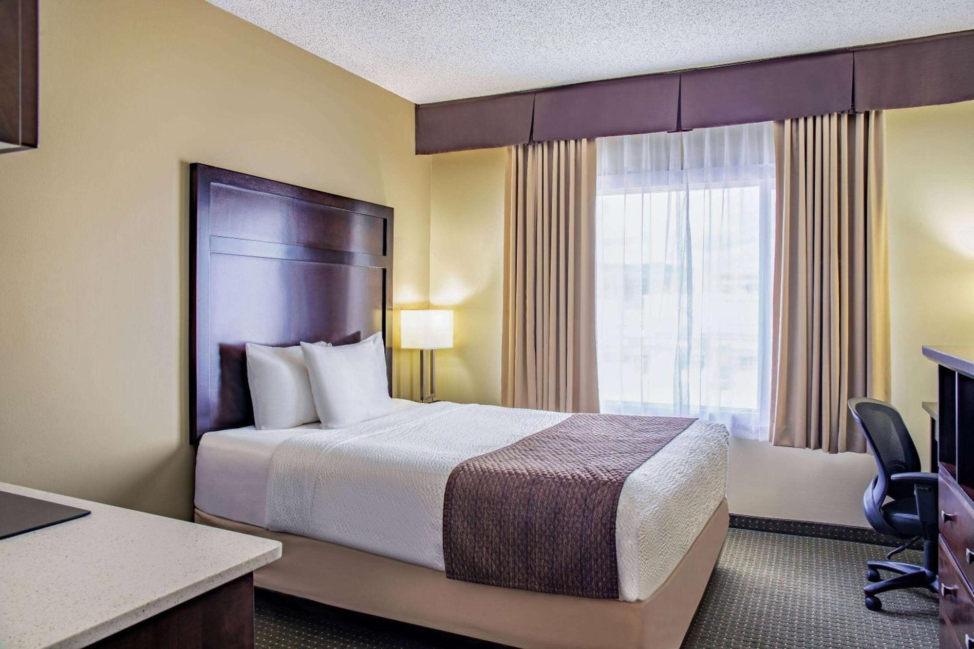 Days By Wyndham Conference Centre Hotel Cranbrook