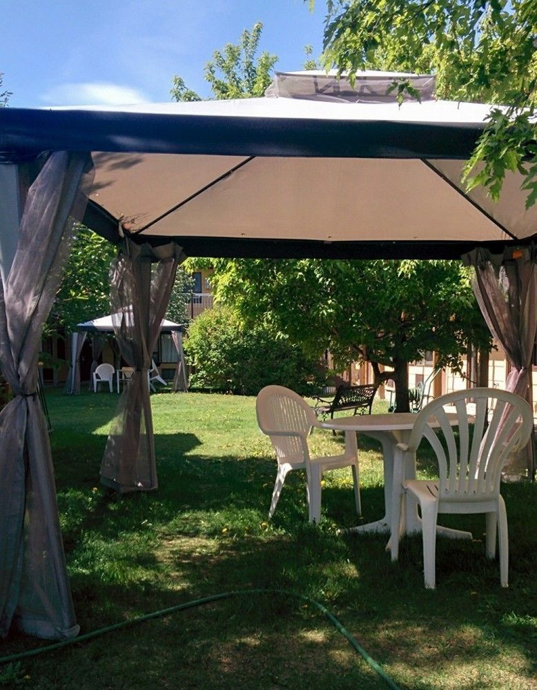 Hospitality Courtyard Motel