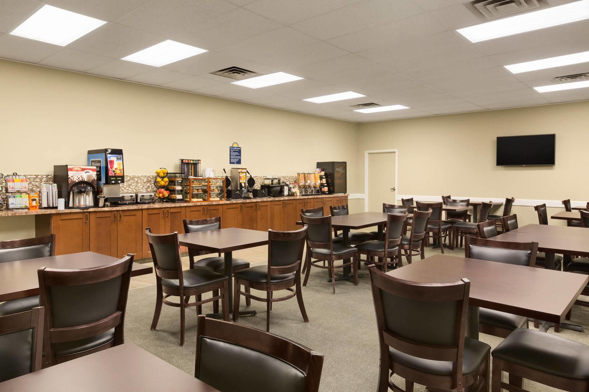 Days By Wyndham Conference Centre Hotel Cranbrook