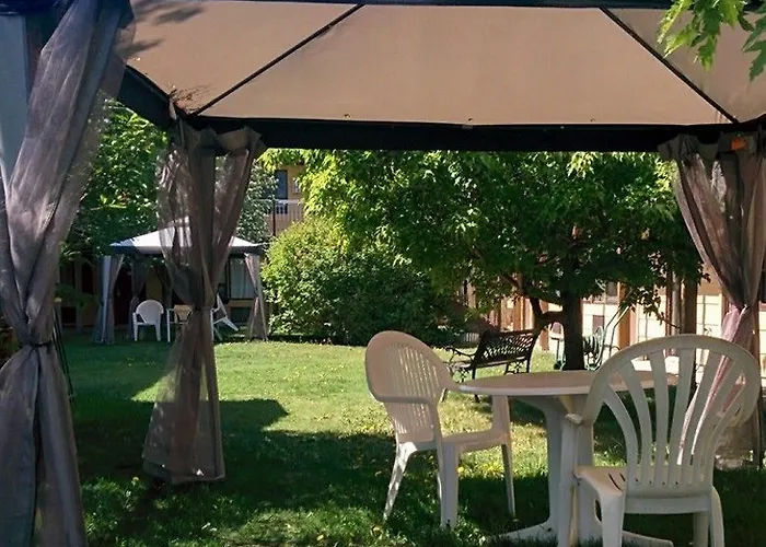 Hospitality Courtyard Inn