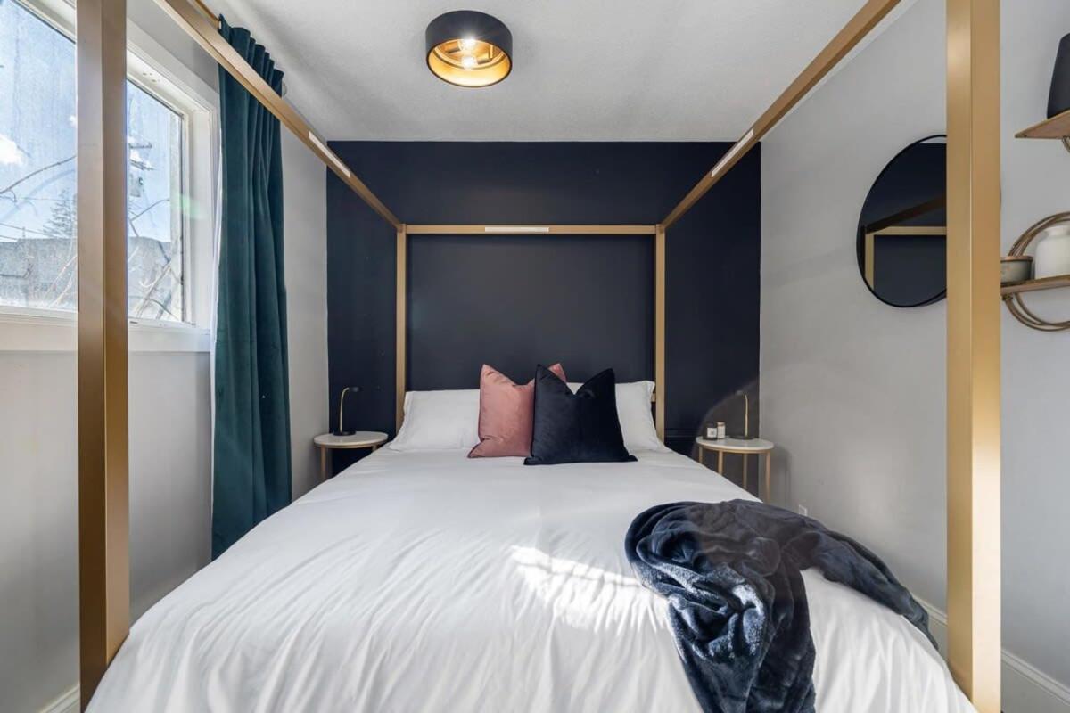 The Icon I Sleep 4 I Heritage House I 55 Roku Tv Apartment
