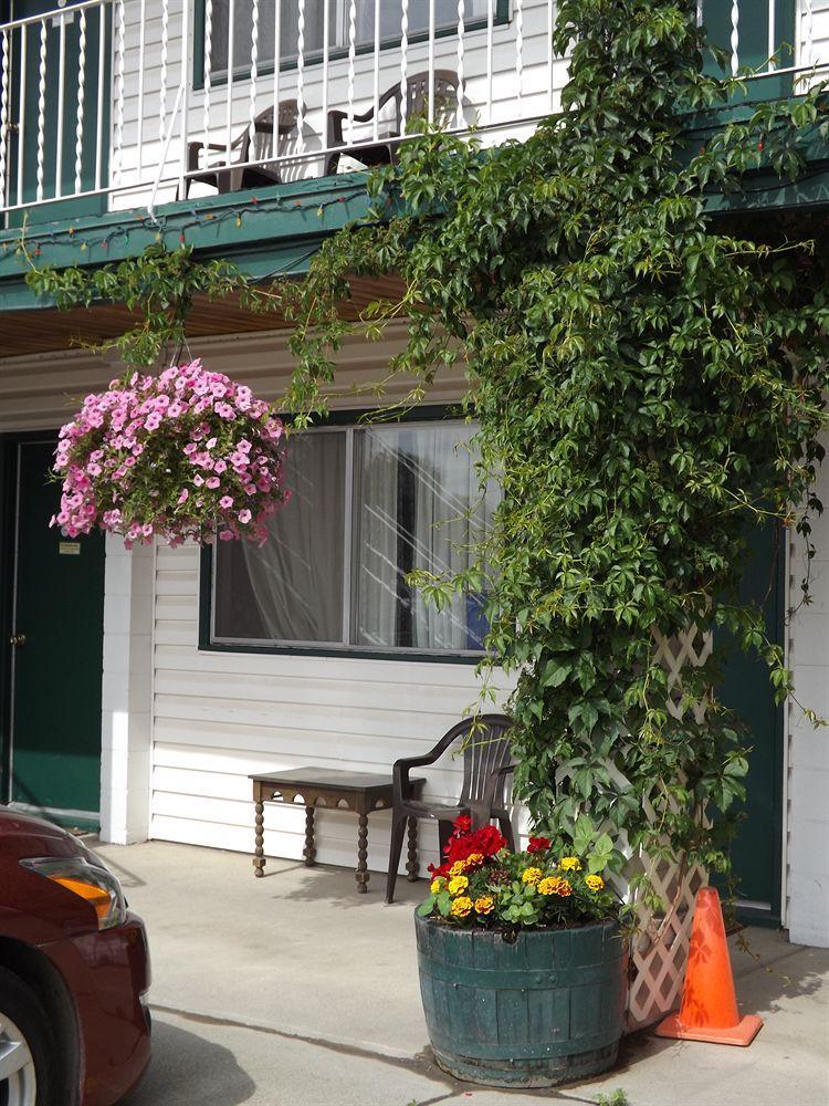 Kootenay Country Motel