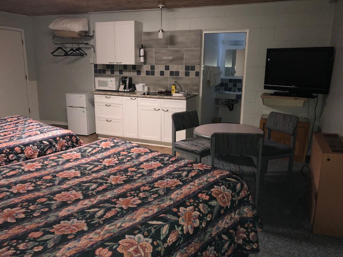 Kootenay Country Motel 2*