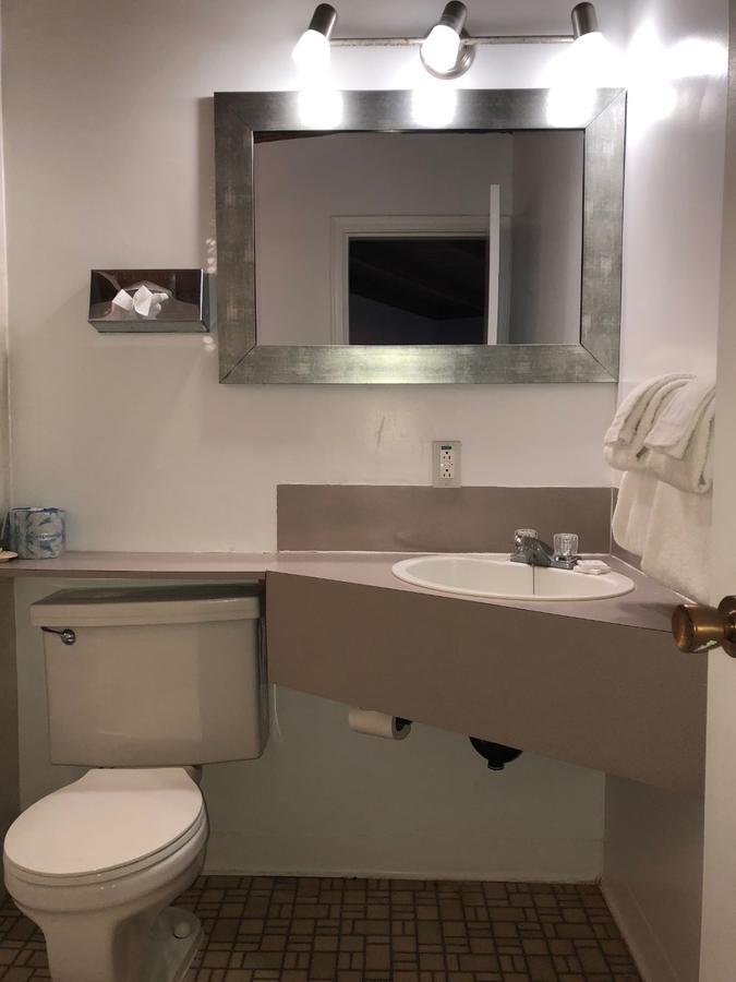 Kootenay Country Motel 2*