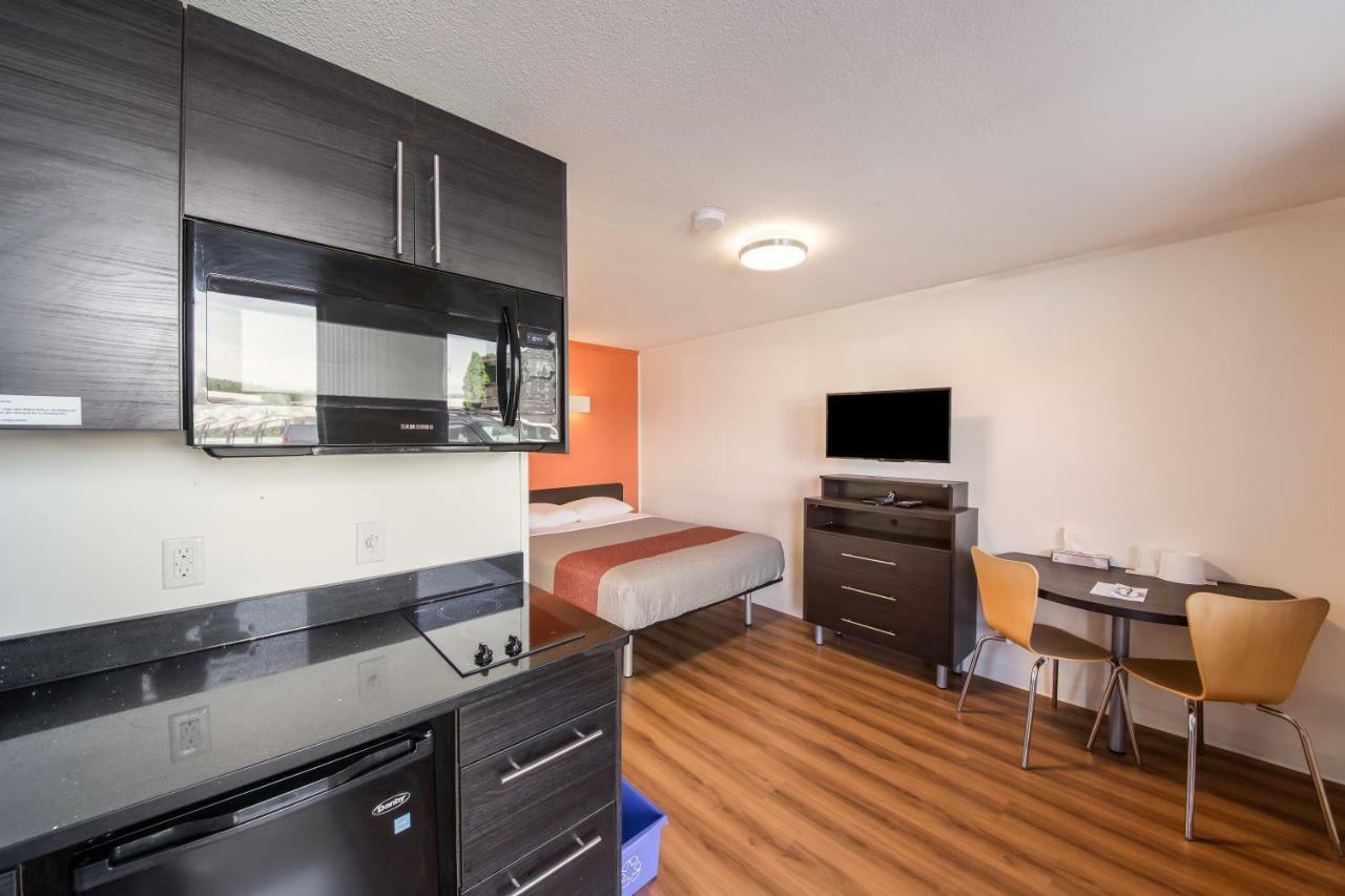 6-cranbrook, Bc Hotel