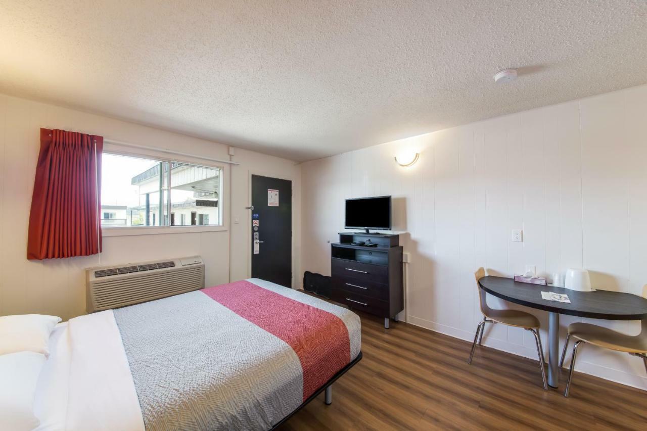 6-cranbrook, Bc Hotel Cranbrook