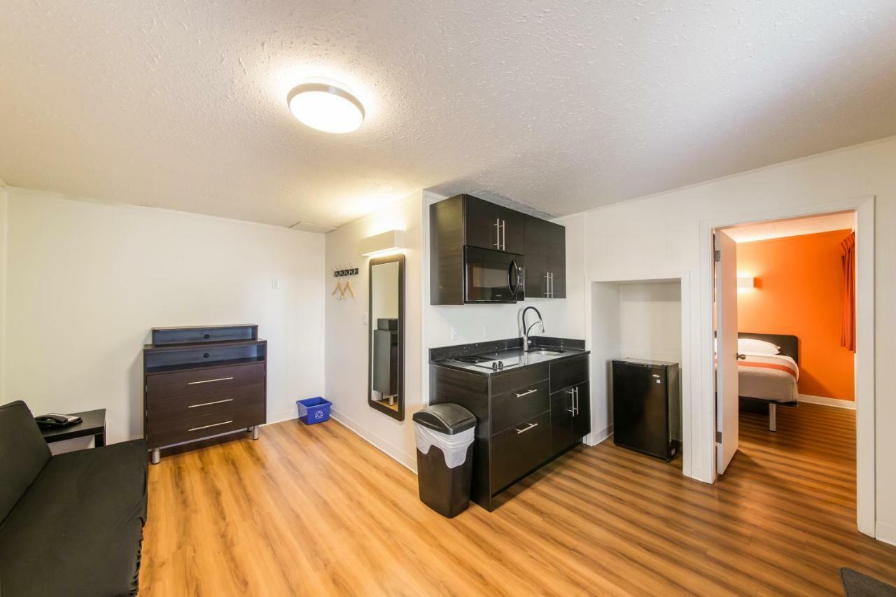 6-cranbrook, Bc Hotel