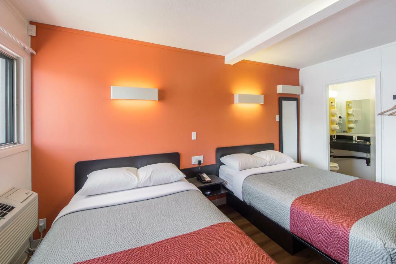 6-cranbrook, Bc Hotel Cranbrook