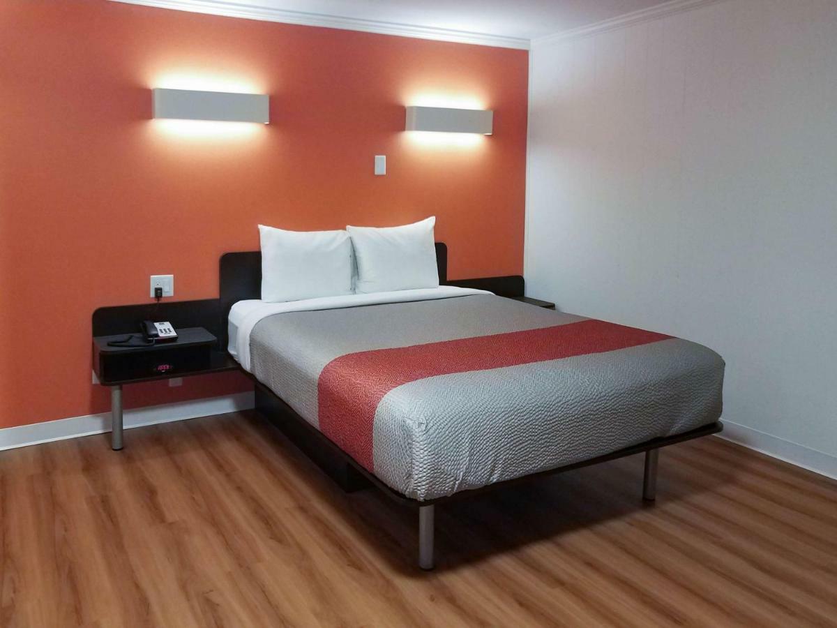 6-cranbrook, Bc Hotel 2*