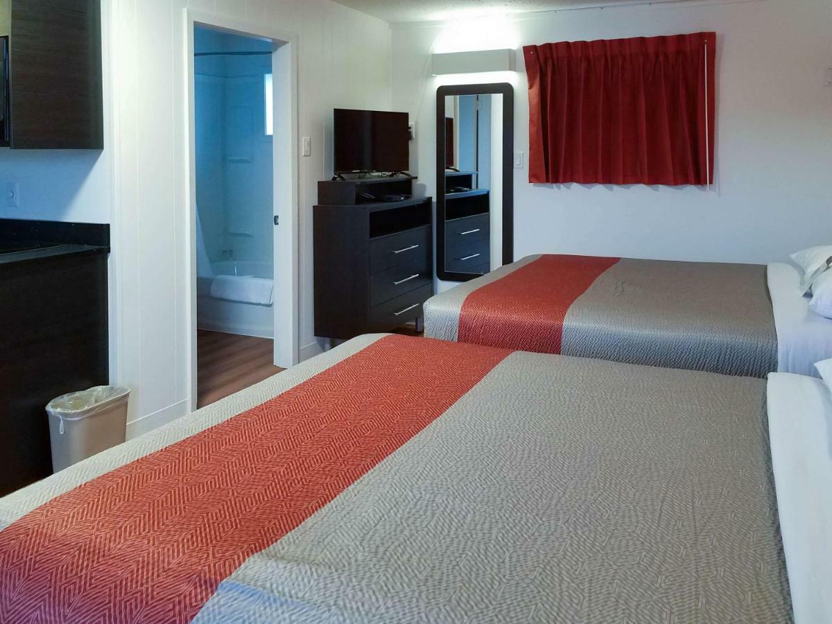 6-cranbrook, Bc Hotel 2*